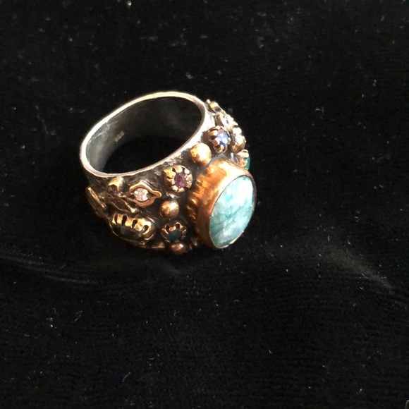 Black Silver Ring with center green stone, exquisitely set small stones - Picture 1 of 3